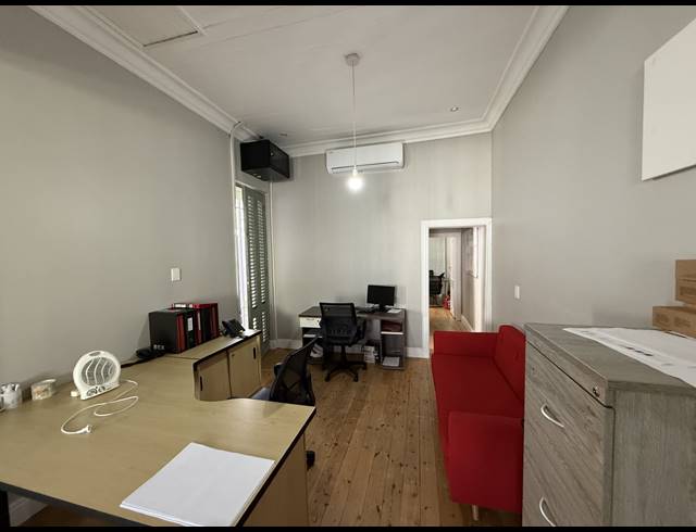 80M² OFFICE TO LET IN CLAREMONT